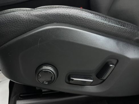 Used 2016 Volvo XC90 T6 Momentum w/ Vision Package image 15