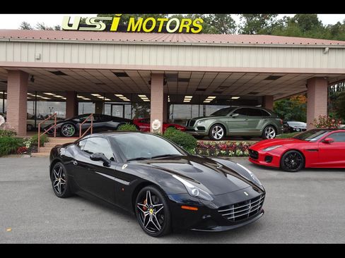 Used 2015 Ferrari California T RWD image 1