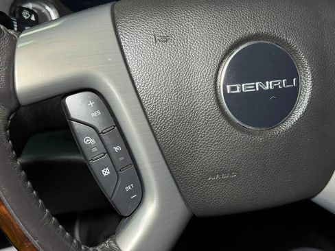 Used 2010 GMC Yukon XL Denali image 37