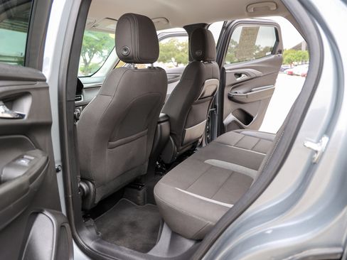 Used 2025 Chevrolet TrailBlazer LT AWD/4WD image 34