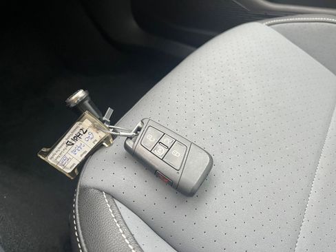 Used 2025 Volkswagen Jetta SE image 21