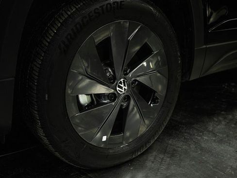 Used 2025 Volkswagen Taos S FWD image 3