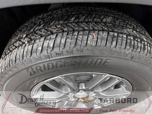 Used 2025 GMC Acadia Elevation FWD image 17