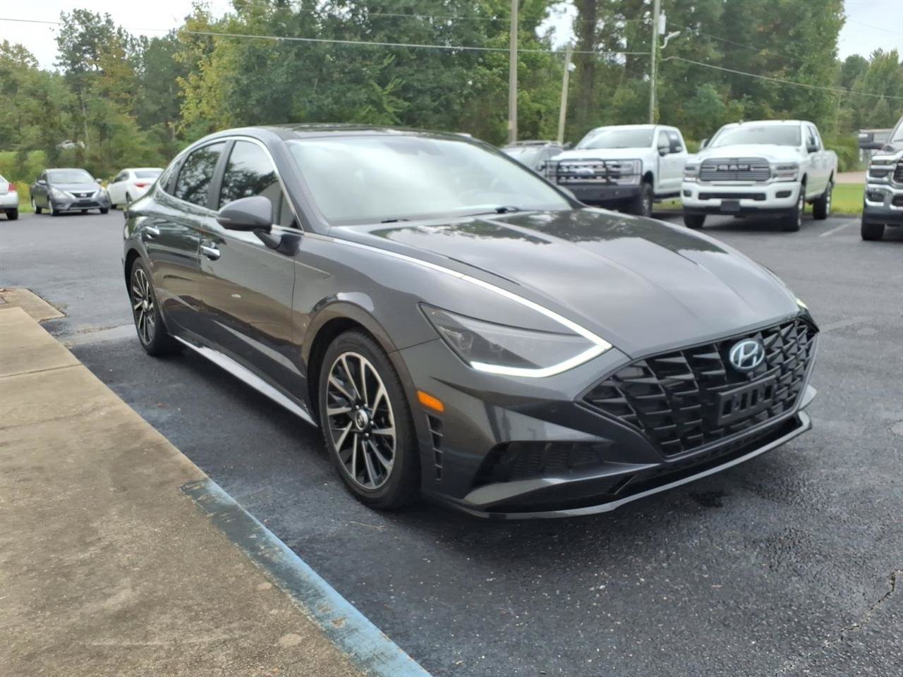 Used 2021 Hyundai Sonata Limited w/ Preferred Accessory Package FWD image 3