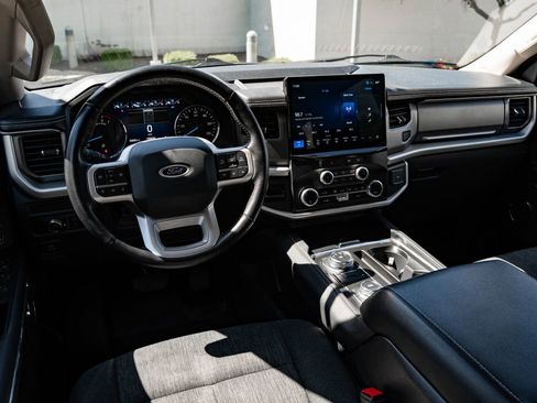 Used 2022 Ford Expedition XLT AWD/4WD image 4