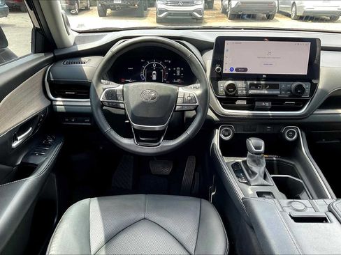 Used 2024 Toyota Grand Highlander FWD image 6