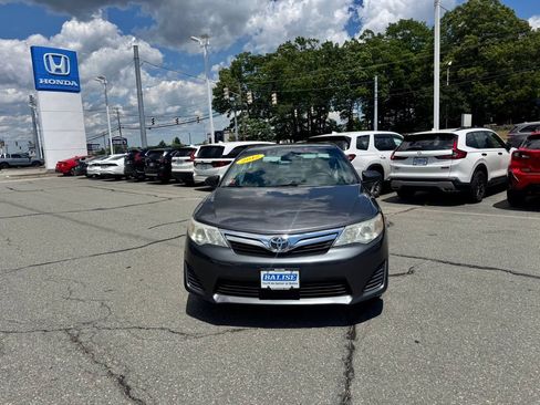 Used 2012 Toyota Camry LE FWD image 2
