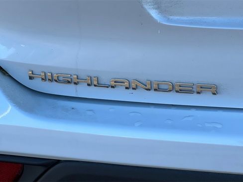 Certified 2025 Toyota Highlander XLE image 28