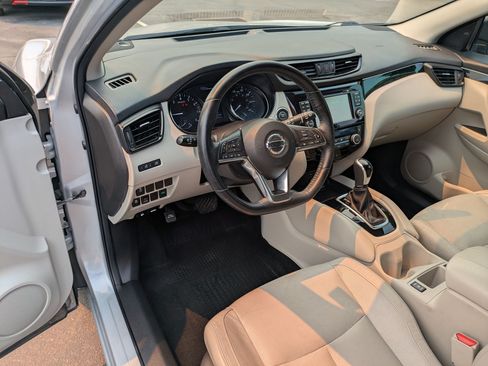 Used 2018 Nissan Rogue Sport SL AWD/4WD image 16