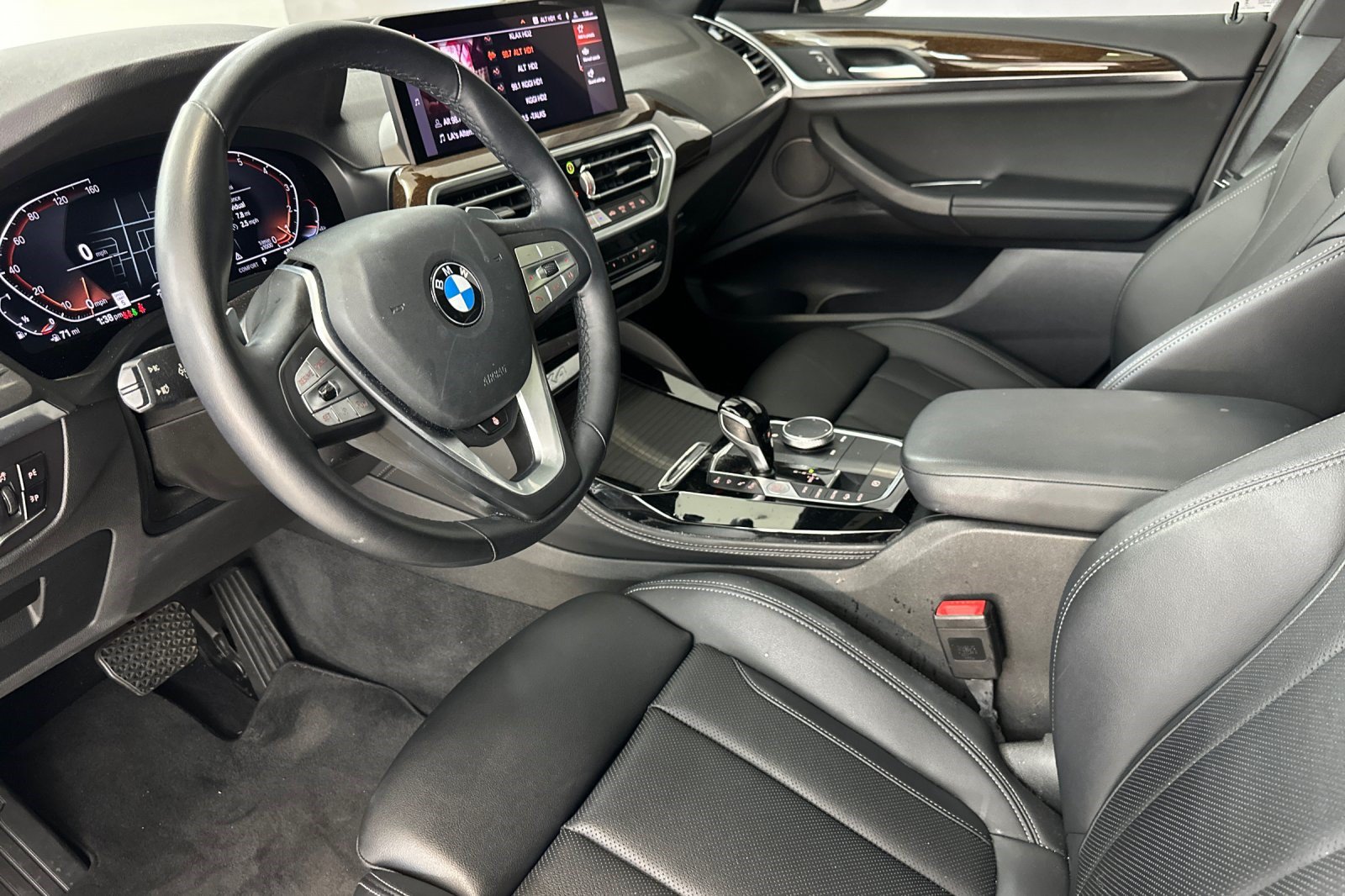 Used 2024 BMW X4 xDrive30i w/ Premium Package AWD/4WD image 4