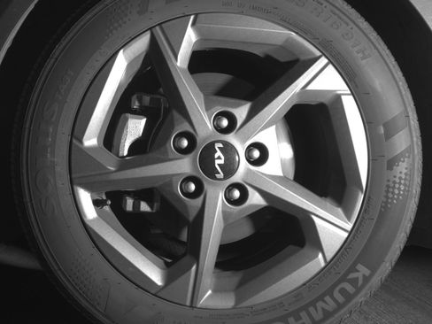 Used 2025 Kia K4 LXS image 12