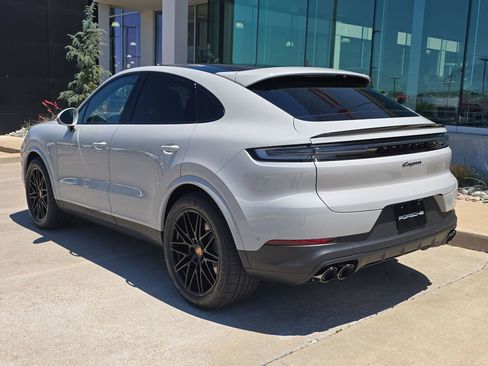 New 2026 Porsche Cayenne Coupe AWD/4WD image 3