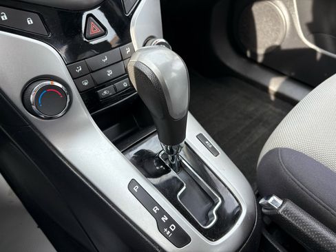 Used 2014 Chevrolet Cruze LS image 29