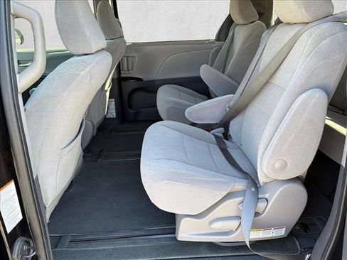 Used 2020 Toyota Sienna LE image 21