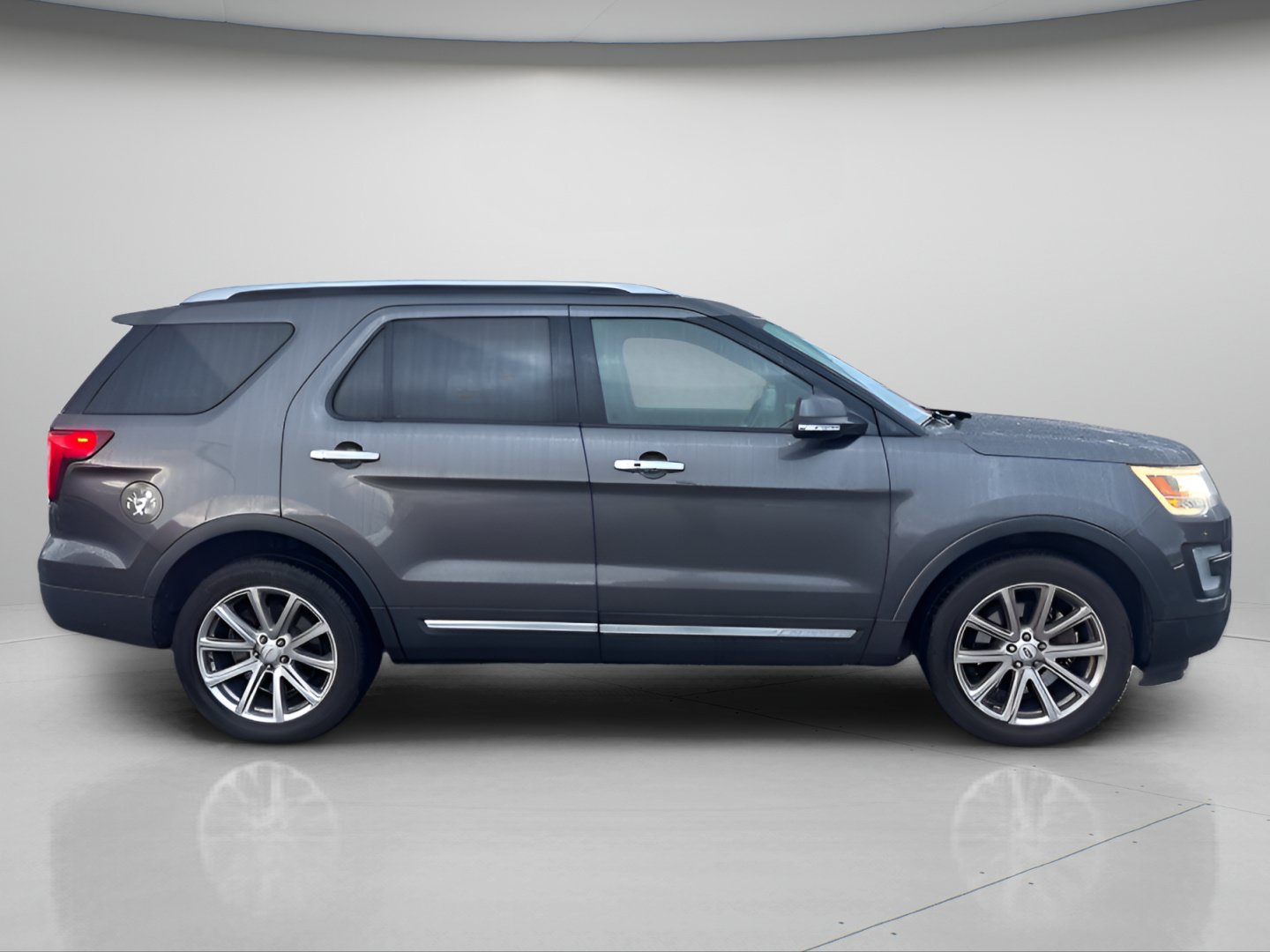 Used 2016 Ford Explorer Limited AWD/4WD image 3