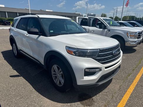 Used 2023 Ford Explorer XLT w/ Equipment Group 202A AWD/4WD image 26