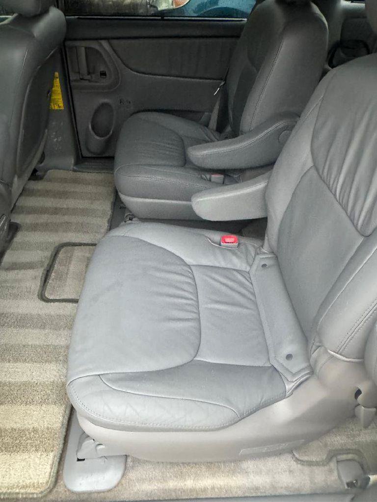 Used 2008 Toyota Sienna XLE FWD image 29
