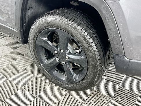 Certified 2025 Jeep Grand Cherokee Limited w/ Luxury Tech Group II image 43