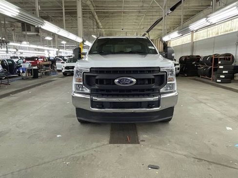 Used 2022 Ford F250 XL w/ Power Equipment Group AWD/4WD image 4