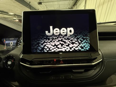 New 2026 Jeep Compass Latitude AWD/4WD image 25