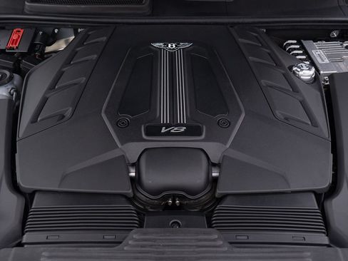 Certified 2022 Bentley Bentayga AWD/4WD image 49