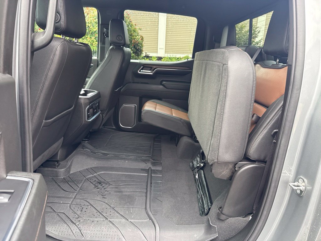 Used 2024 Chevrolet Silverado 1500 High Country w/ High Country Premium Package AWD/4WD image 45