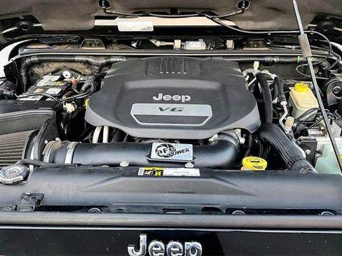 Used 2016 Jeep Wrangler Sahara w/ Connectivity Group image 31