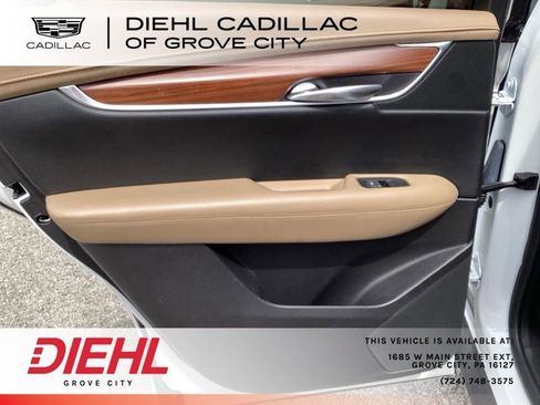 Used 2018 Cadillac XT5 Platinum w/ Driver Assist Package AWD/4WD image 10
