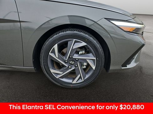 Used 2025 Hyundai Elantra SEL w/ Cargo Package FWD image 41
