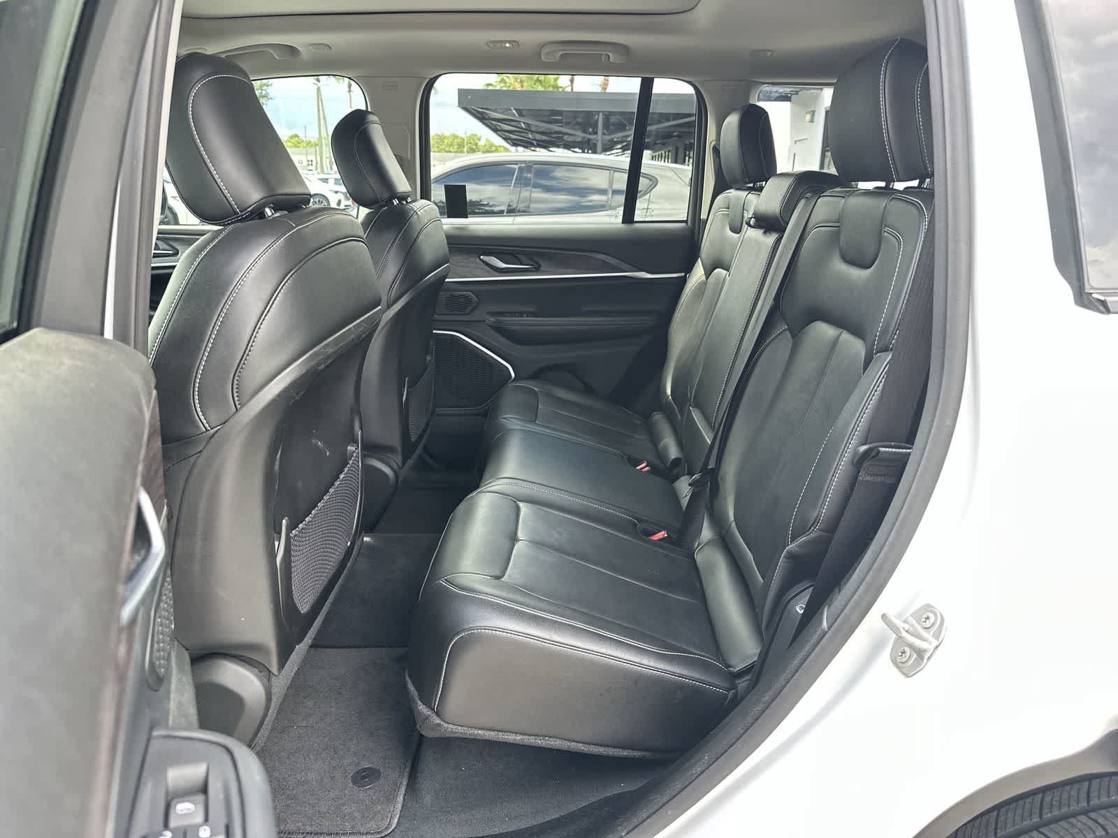 Used 2022 Jeep Grand Cherokee Limited 4xe AWD/4WD image 4