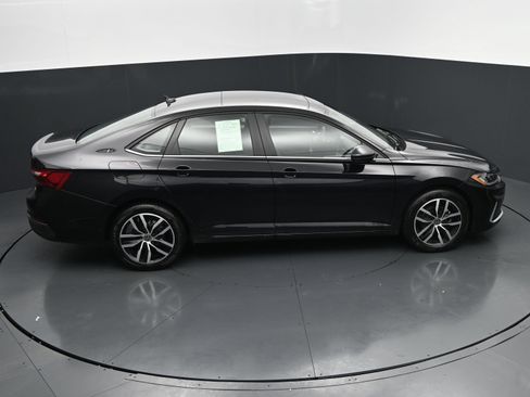 Used 2026 Volkswagen Jetta SE FWD image 32