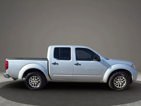 Used 2019 Nissan Frontier SV image 4