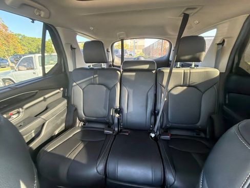 Used 2024 Honda Pilot Touring image 19