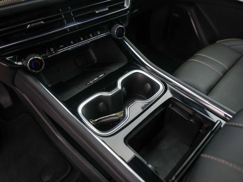 Used 2025 Chevrolet Traverse High Country image 19