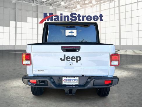 Used 2023 Jeep Gladiator Sport image 4