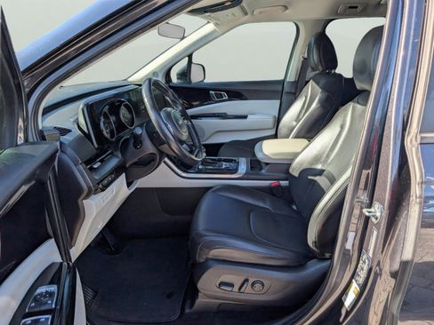 Certified 2023 Kia Carnival EX image 29