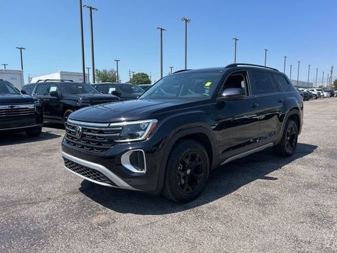 Used 2025 Volkswagen Atlas Peak Edition SE AWD/4WD image 7