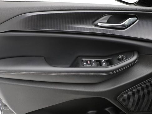 Used 2025 Jeep Grand Cherokee Altitude image 14