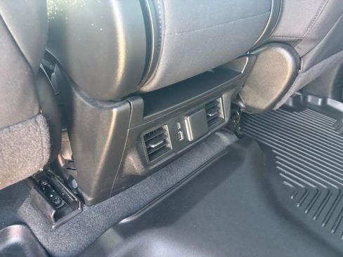 Used 2024 GMC Sierra 1500 SLE image 29