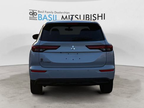 Used 2024 Mitsubishi Outlander ES image 4