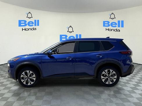 Used 2022 Nissan Rogue SV FWD image 2