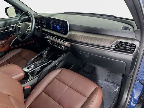 Certified 2024 Kia Telluride EX w/ EX Captain's Chair Package AWD/4WD image 32