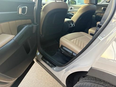 Used 2025 Kia Sorento SX Prestige w/ Olive Brown Leather Package AWD/4WD image 10