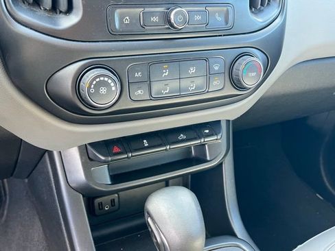 Used 2022 Chevrolet Colorado W/T RWD image 17