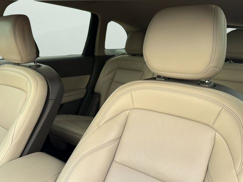 Used 2024 Lincoln Nautilus Premier AWD/4WD image 9