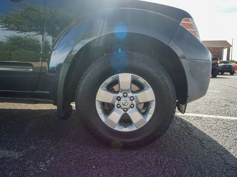 Used 2012 Nissan Frontier SV image 4