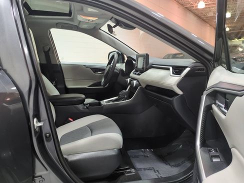 Used 2019 Toyota RAV4 XLE w/ Convenience Package AWD/4WD image 9