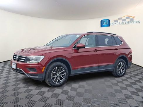 Used 2019 Volkswagen Tiguan SE w/ Panoramic Sunroof Package image 3