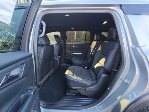 New 2026 Chevrolet Traverse Z71 w/ Driver Confidence Package image 12