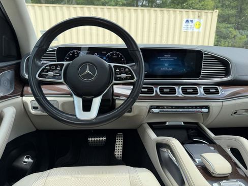 Certified 2021 Mercedes-Benz GLS 580 4MATIC image 18